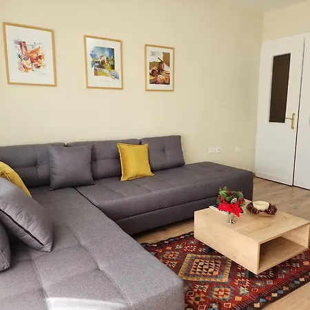 Lägenhet Ben's Apartment-city Center