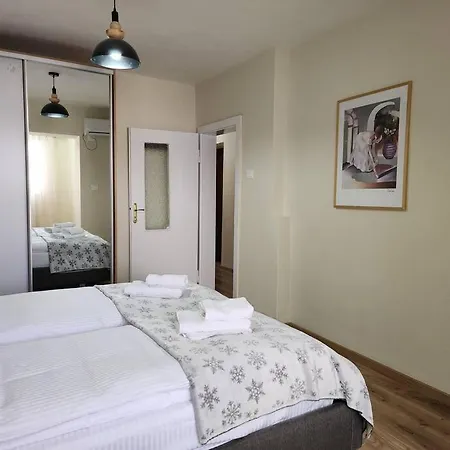 Ben's Apartment-city Center Apartamento Tirana